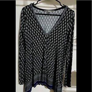 Max Studio Women’s Top size Small.